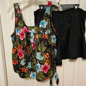NEW LISTING!!  Beautiful 2 piece bathing suit!